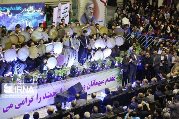 Mevlit Kandili'ni tefle kutlayan İranlılar