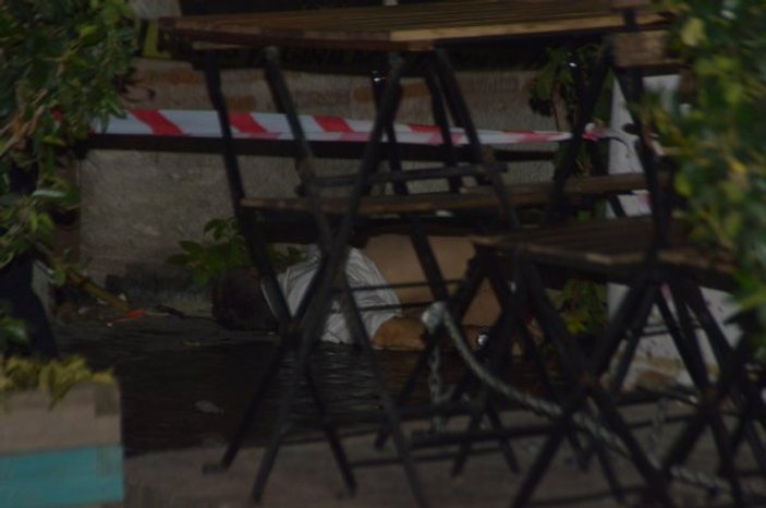 Karaköy'de cami yanında bir erkek cesedi bulundu