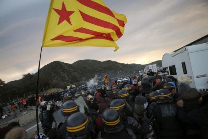 Fransız polisinden İspanya'ya eylemcilere müdahale yardımı