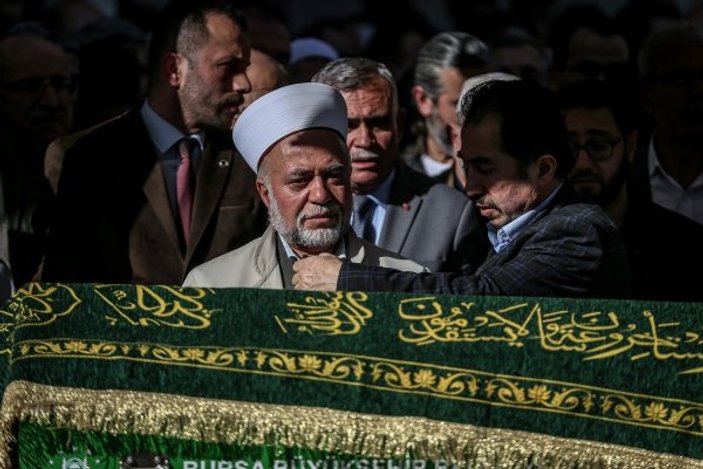 Emekli imam, oğlu ve torununun cenaze namazını kıldırdı