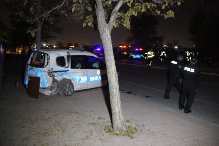 Konya'da polis aracı kaza yaptı