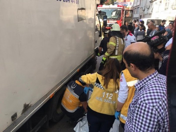 Fatih'te kamyonetin altında kalan kadın yaşamını yitirdi