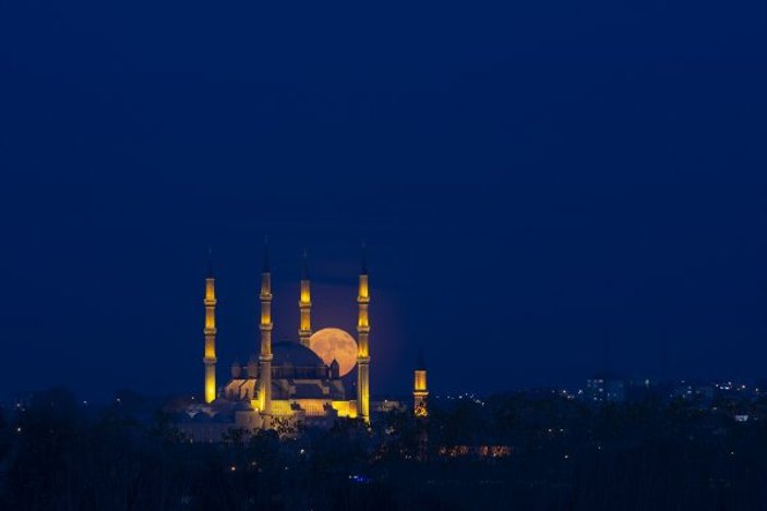 Edirne'de dolunay ve Selimiye Camii büyüledi