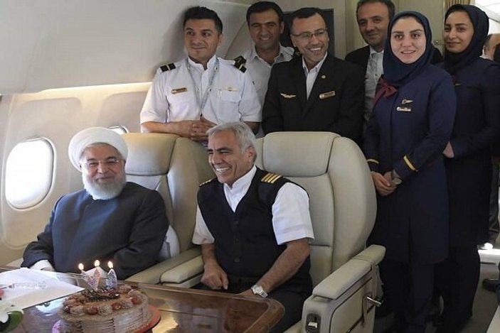Ruhani'ye havada doğum günü sürprizi
