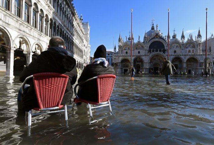 Suların çekilmediği Venedik’te OHAL ilan edildi