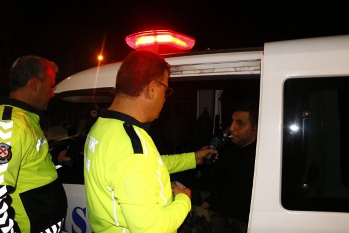 Adana'da dur ihtarına uymayan sürücü alkollü çıktı