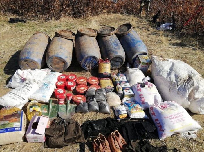 Bitlis'te PKK'ya ait patlayıcı ve gıdalar ele geçirildi