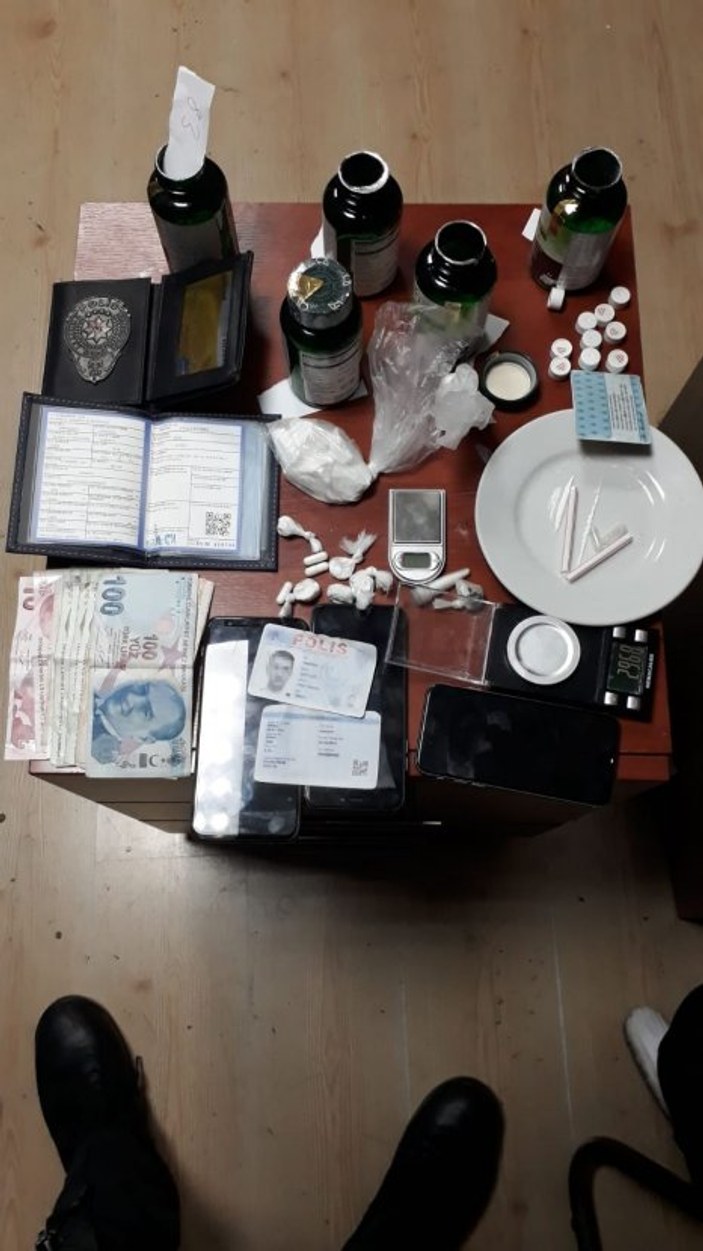 Kağıthane'de uyuşturucu satıcısı eski polis çıktı