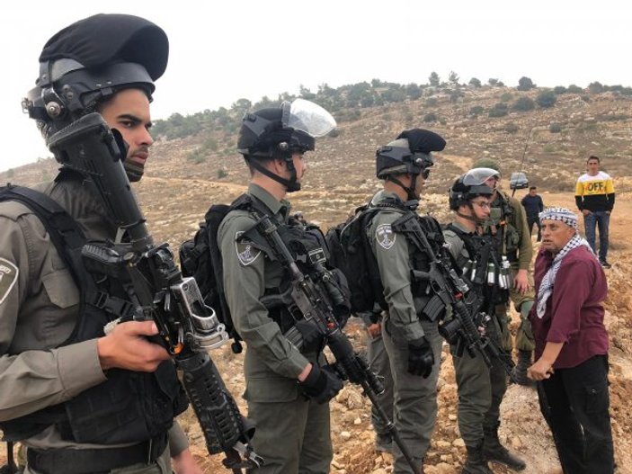 İsrail askerleri cuma namazına engel olmaya çalıştı