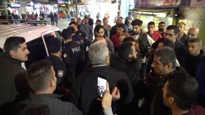 Bursa'da seyyar satıcılar ile zabıtalar arasında arbede
