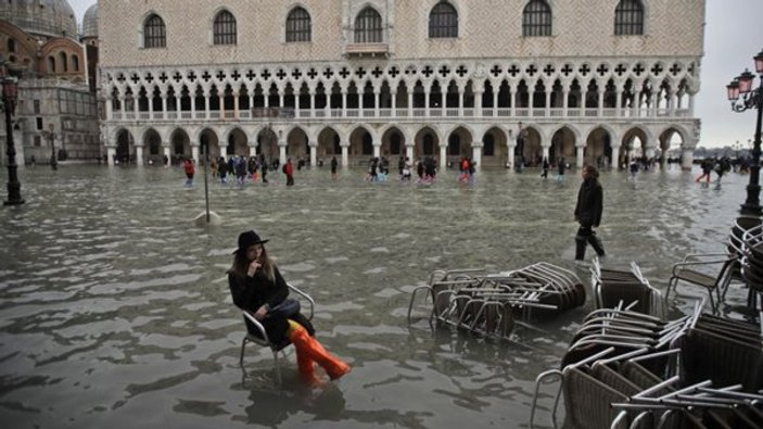 Venedik'teki su baskınları turistleri etkilemedi