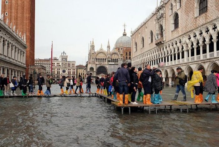 Venedik'teki su baskınları turistleri etkilemedi