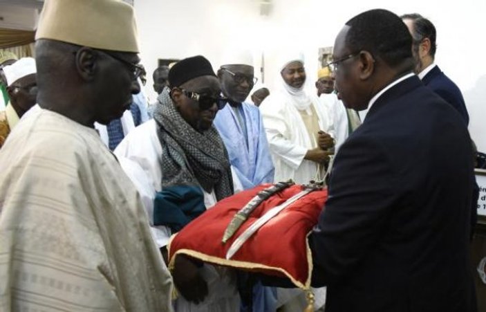 Fransa, Senegal'e ait kılıcı iade etti