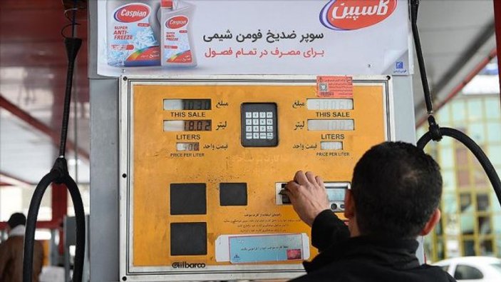 İran'da benzin zammından elde edilen gelir dağıtılıyor