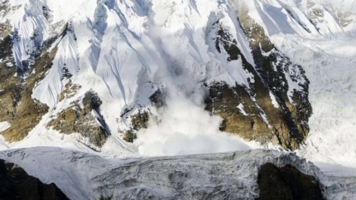 Himalayalar’da çığ düştü: 6 ölü
