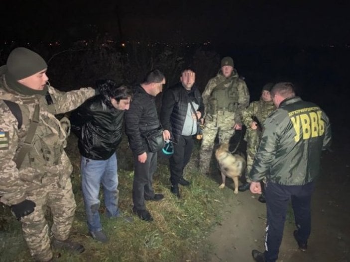 Ukrayna sınırından kaçmaya çalışan 5 kişi yakalandı