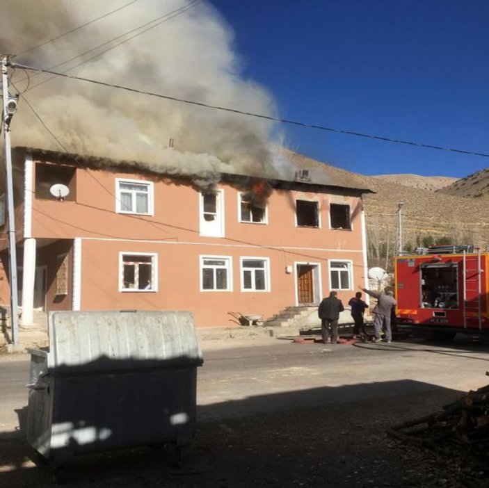Bayburt'ta çıkan yangında 3 kişi yaşamını yitirdi