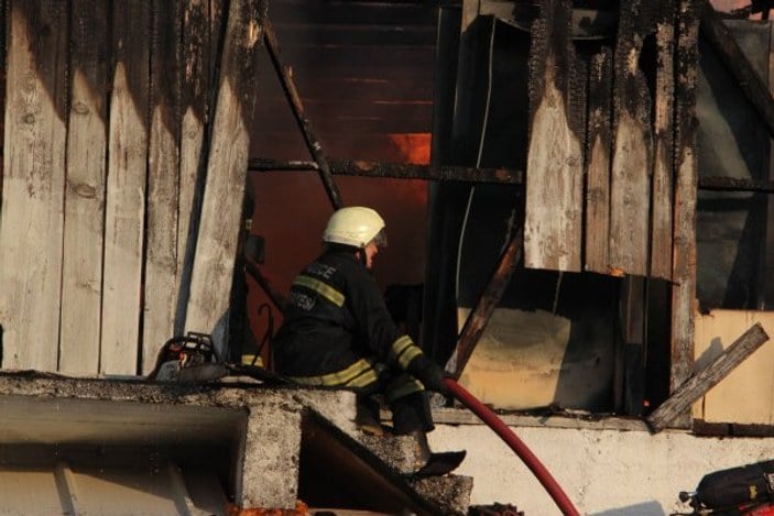 Düzce'de ahşap atölyesinde korkutan yangın