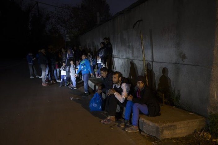 Yunanistan'da göçmen kampı uygulaması istifa ettirecek