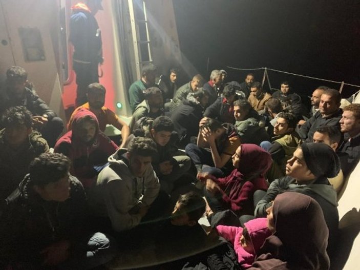 Mersin'de bir teknede 52 kaçak göçmen yakalandı