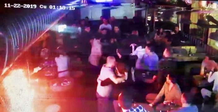 Beylikdüzü'ndeki barda alkollü müşteri 2 kişiyi bıçakladı