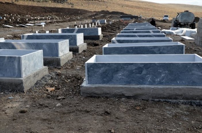 Muş'ta baraj suyu altında kalacak mezarlıklar taşındı
