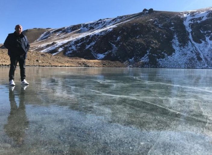 Şırnak eksi 17 dereceyi gördü, göller buz pistine döndü