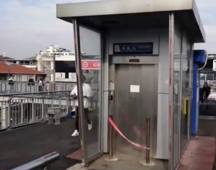 Beşyol metrobüs durağında asansör sıkıntısı