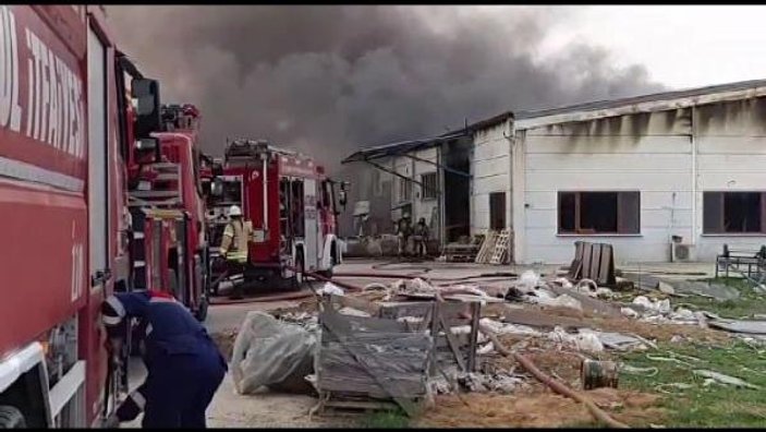 Çatalca'da cam fabrikasında yangın