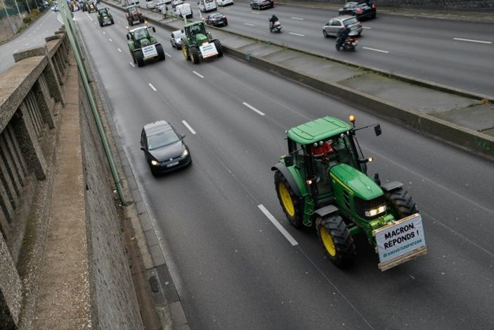 Fransa'da çiftçiler tarım politikasını protesto etti