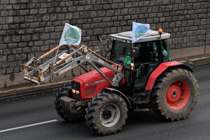 Fransa'da çiftçiler tarım politikasını protesto etti