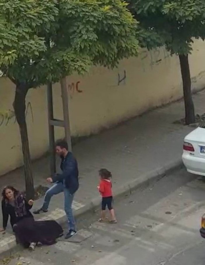 Gaziantep'te sokak ortasında kadına darp