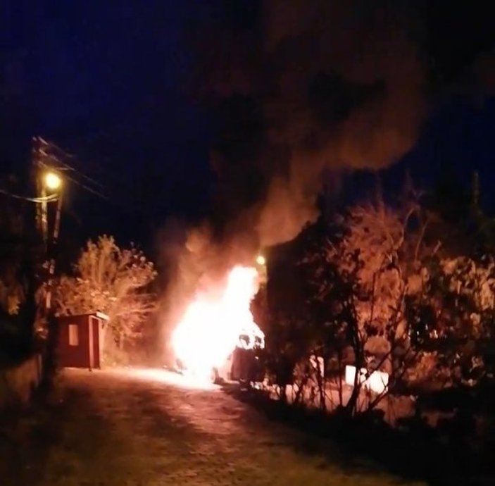 Zonguldak'ta okul servisi yandı