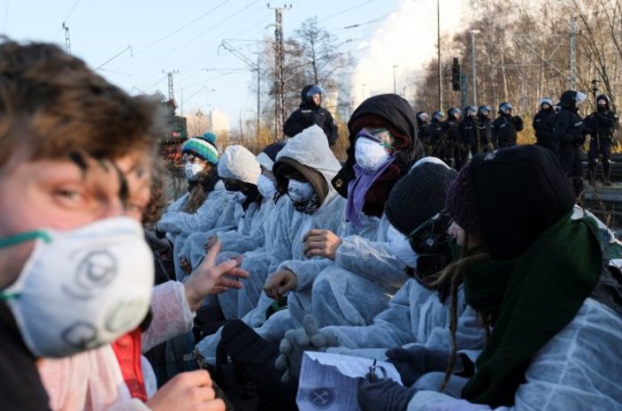 Almanya'da iklim aktivistlerinden kömür protestosu