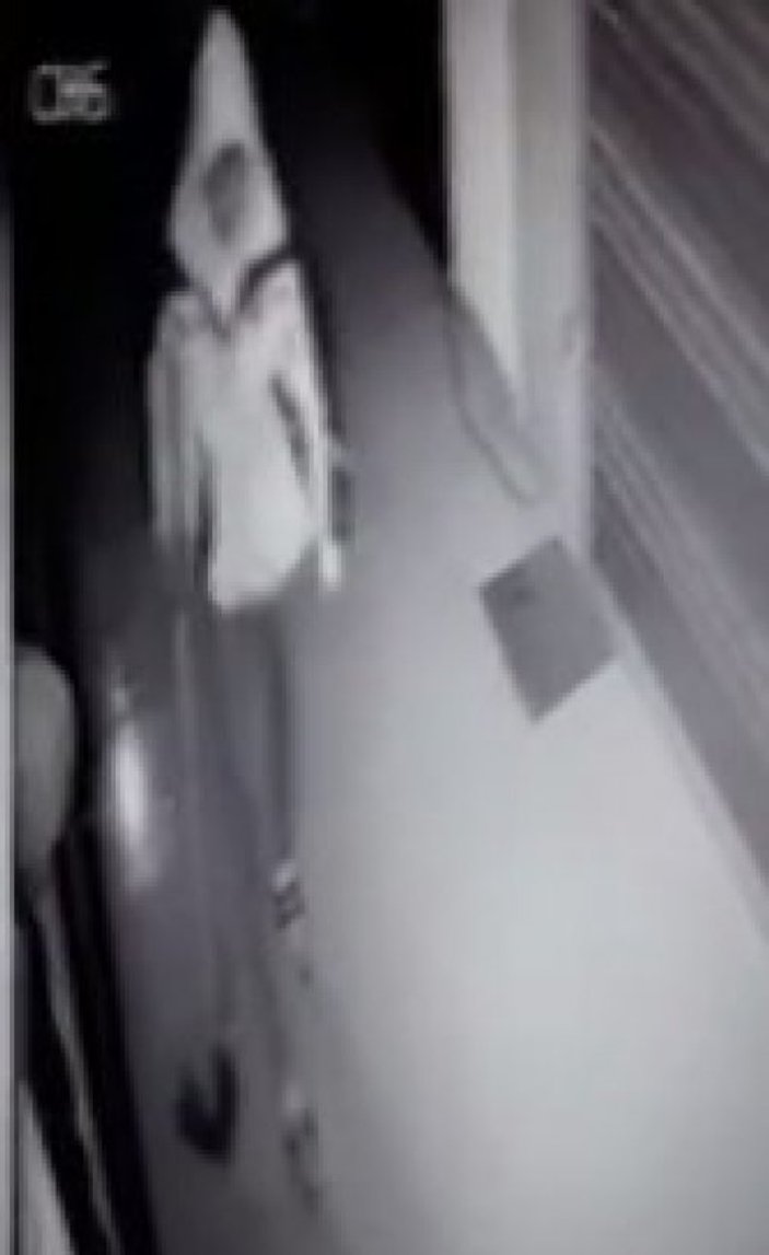 Manisa'da hırsızlar kürekle kamerayı kapattı