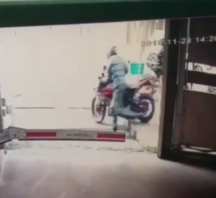 İstanbul’un göbeğinde 20 saniyede motosiklet hırsızlığı