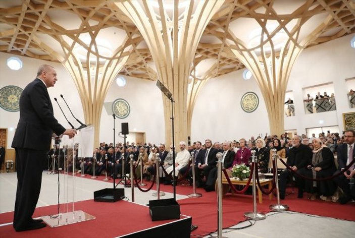 Cumhurbaşkanı Erdoğan İngiltere'de cami açılışında