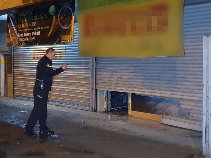 Adana'da polisi gören hırsızlar kasayı bırakıp kaçtı