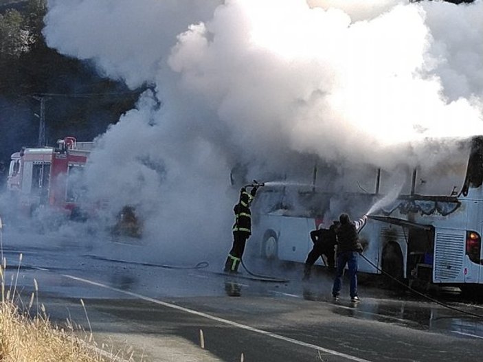 Rize'de yolcu otobüsü yandı