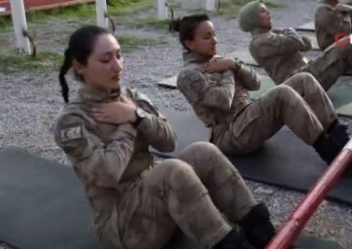 Foça'da kadın komando astsubaylarının zorlu eğitimi