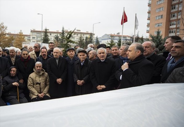 İnce, Kılıçdaroğlu'nu cenaze töreninde yalnız bırakmadı