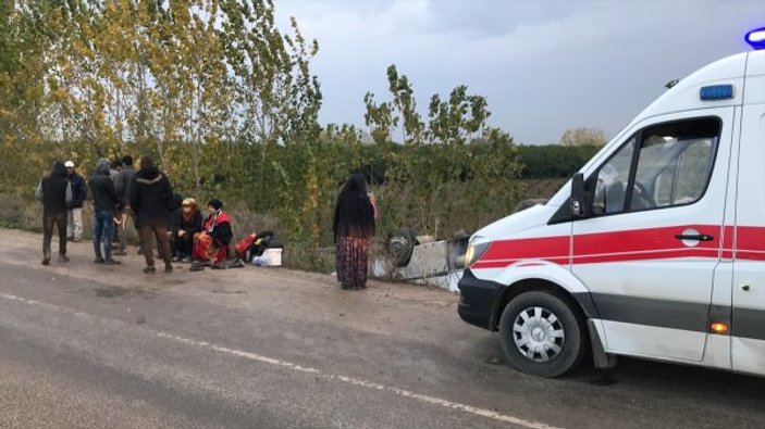 Adana'da işçileri taşıyan midibüs devrildi: 11 yaralı