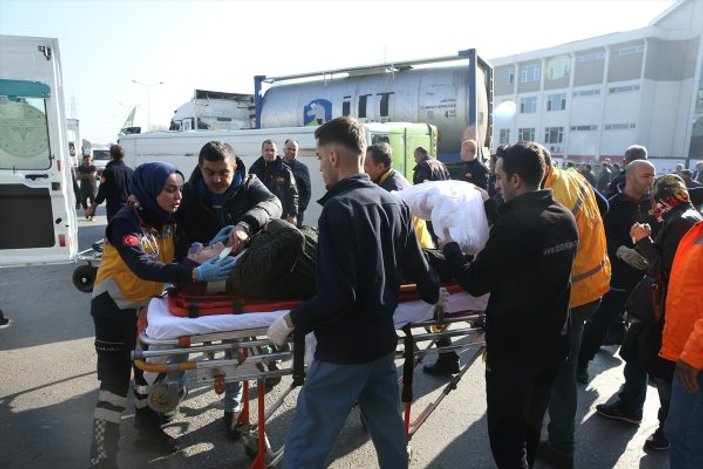 Kocaeli'de özel halk otobüsüne tanker çarptı: 25 yaralı