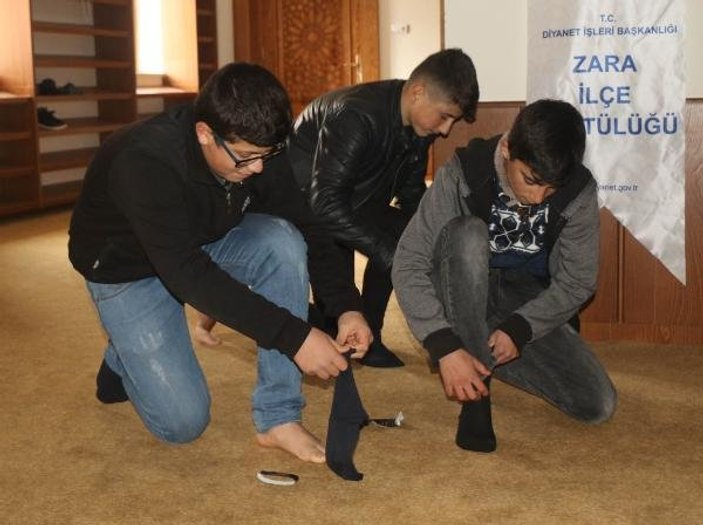 Zara'da 'Askıda çorap' projesi hayata geçirildi