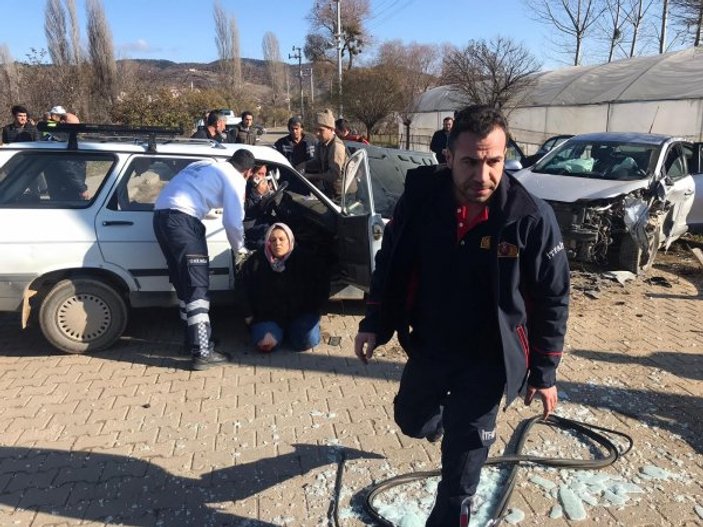 Kütahya'da trafik kazası: 8 yaralı