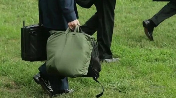 Putin'in yanında taşıdığı nükleer çanta