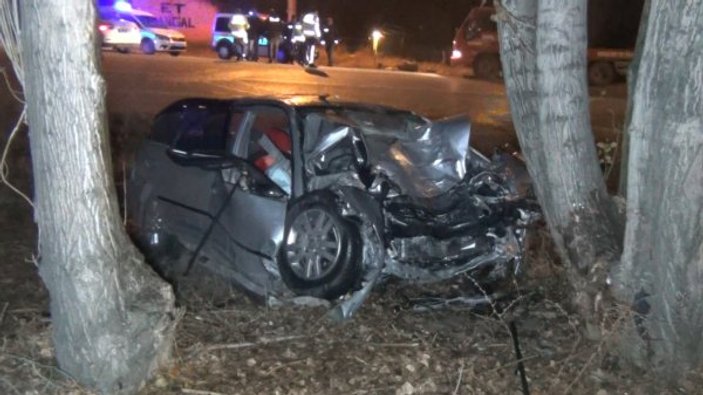 Kırıkkale'de ağaca çarpan otomobil sürücüsü öldü