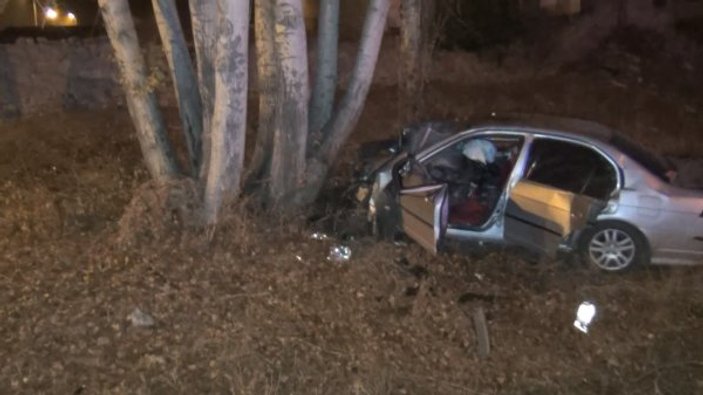 Kırıkkale'de ağaca çarpan otomobil sürücüsü öldü