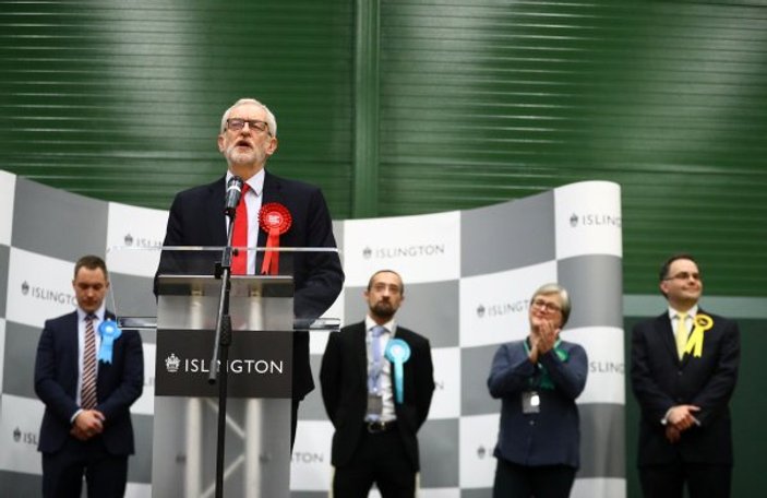 İngiltere'de seçimin kaybedeni Corbyn istifa ediyor