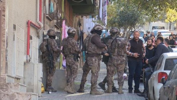 Gaziosmanpaşa'da iki şahıs polise ateş açtı